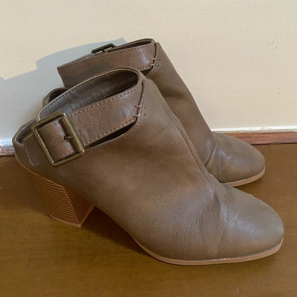 Charlotte Russe Brown Backless Ankle Boots w/ Gold Buckles - Picture 2 of 6